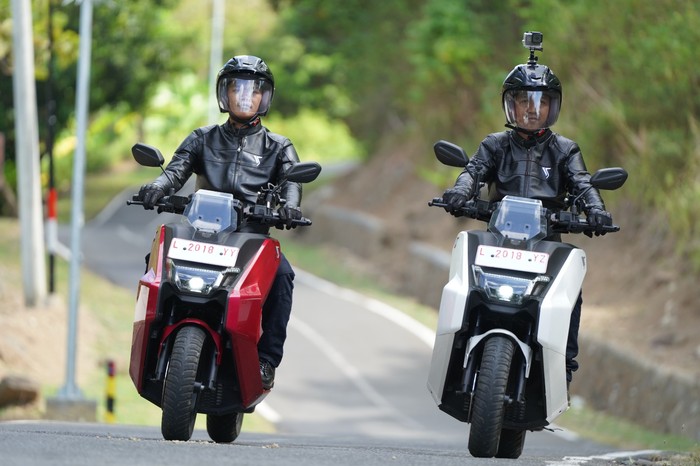 Jakarta - Motor listrik masih kurang diminati di Indonesia. Jika dibandingkan dengan penjualan motor konvensional, perbedaannya bak bumi dan langit.