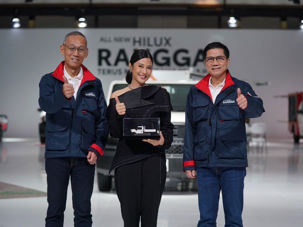 JAKARTA – Tak disangka, salah satu konsumen pertama dari Toyota Hilux Rangga di Indonesia adalah aktris papan atas Dian Sastrowardoyo.