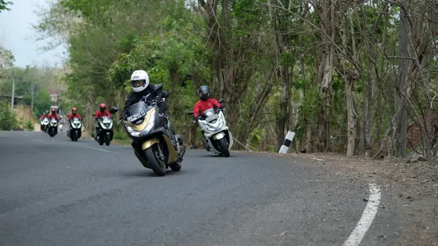 purerossi.com, Jakarta - Mengendarai sepeda motor dalam waktu yang lama, dengan jarak tempuh yang jauh pastinya akan menyebabkan kelelahan. Terlebih, jika posisi berkendaranya tidak tepat, dan bisa membuat pengendara mudah lelah karena sirkulasi darah yang tak terjaga.