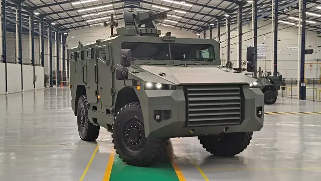 purerossi.com, Jakarta - PT SSE memperkenalkan kendaraan militer APC P2 Tiger 4x4 generasi terbaru di kantor pusatnya yang berada di Kawasan Tangerang, Banten, pada Kamis (23/1/2025). Model baru ini mendapat sederet penyegaran dan lebih bertenaga.