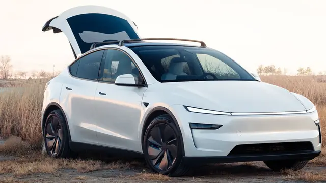 purerossi.com, Jakarta - Tesla baru saja meluncurkan Model Y terbaru yang telah diperbarui, dikenal sebagai "Juniper," di Amerika Serikat dan beberapa pasar lainnya. Kendaraan ini sebelumnya hanya tersedia di pasar Asia-Pasifik.