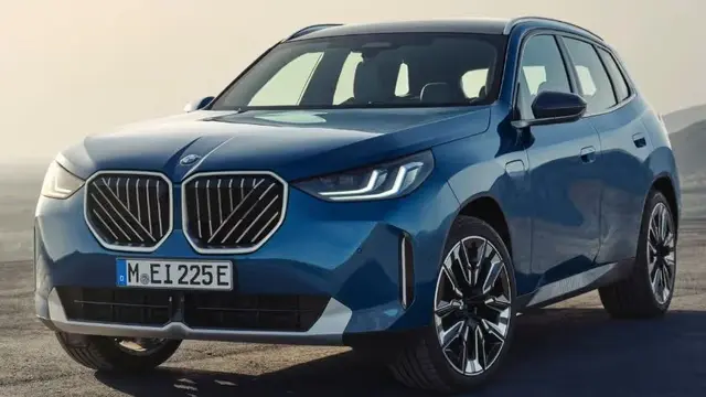 purerossi.com, Jakarta - BMW Group Indonesia menyatakan BMW X3 terbaru yang merupakan generasi keempat bakal dirilis pada semester kedua 2025. Hal itu disampaikan langsung oleh Presiden Direktur BMW Group Indonesia Peter "Sunny" Medalla, baru-baru ini.