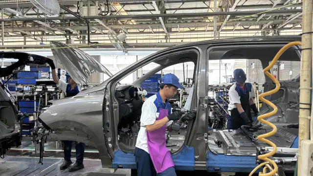 purerossi.com, Jakarta - Suzuki Indonesia bakal sibuk di tahun ini. Mereka tengah menyiapkan satu amunisi baru yang bakal menjadi andalan untuk menggempur pasar otomotif nasional.