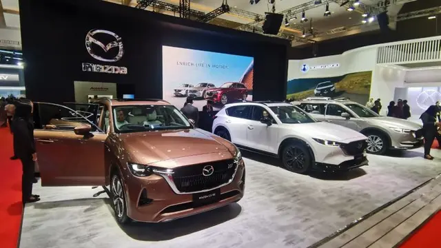 purerossi.com, Jakarta - PT Eurokars Motor Indonesia (EMI), agen pemegang merek (APM) Mazda turut pamer diri di Indonesia International Motor Show (IIMS) 2025. Jenama asal Jepang ini, menghadirkan all new CX-80 sebagai suguhan utama, di booth yang terletak di Hall B3, JIExpo, Kemayoran, Jakarta Pusat.