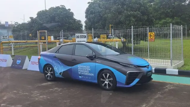 purerossi.com, Jakarta - Toyota menjadi salah satu produsen yang cukup ambisius untuk pengembangan teknologi hidrogen. Salah satunya, adalah dengan memperkenalkan model Mirai di Tanah Air beberapa waktu lalu.