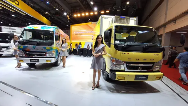 purerossi.com, Jakarta - PT Krama Yudha Tiga Berlian Motors (KTB) sebagai distributor resmi kendaraan komersial Mitsubishi Fuso di Indonesia berhasil menyabet Top Brand Award 2025 serta masuk dalam jajaran TOP Brand 100 untuk kategori kendaraan niaga.