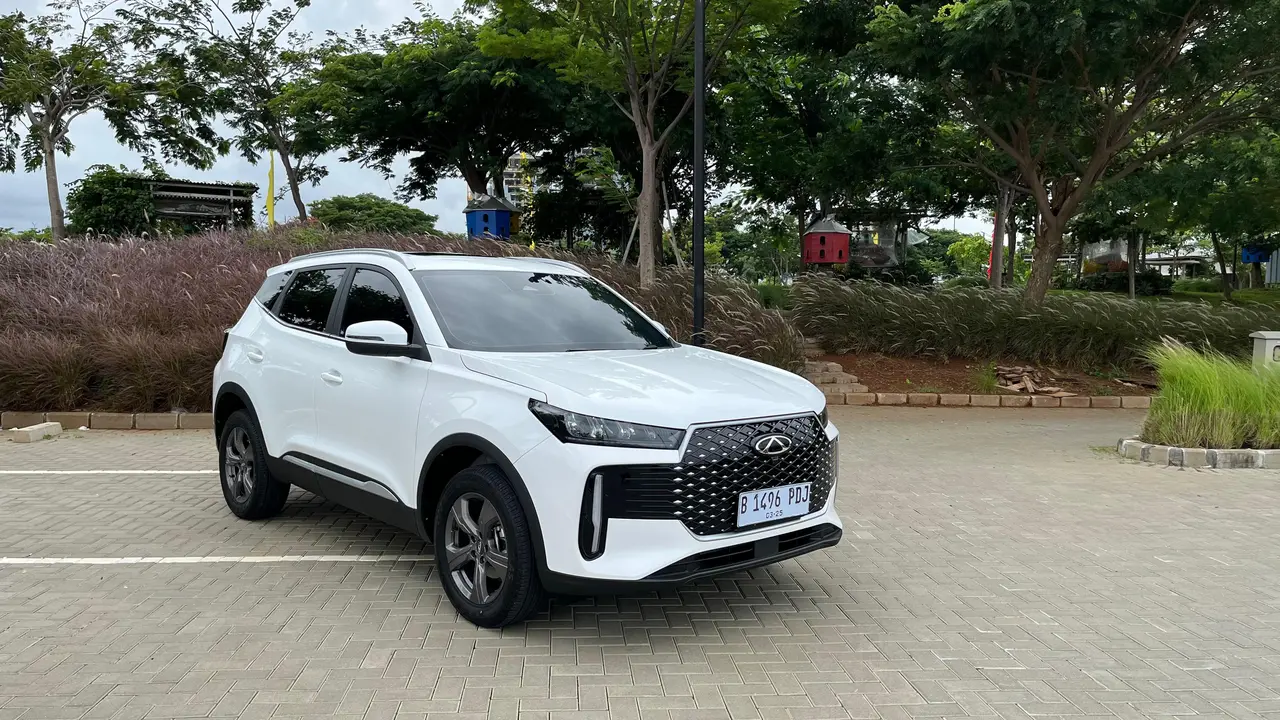 purerossi.com, Jakarta - PT Chery Sales Indonesia (CSI) melakukan penyesuaian harga terhadap Chery Tiggo Cross. Kini, banderol SUV 5-seater itu lebih mahal Rp 10 juta dibanding saat pertama kali dikenalkan.