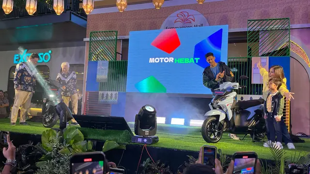 purerossi.com, Jakarta - Yamaha Indonesia resmi menghadirkan Yamaha Gear Ultima 125 Hybrid untuk menggempur segmen skutik entry level. Peluncuran dilakukan di Sumarecon Mall Bandung, Jawa Barat, Jumat (7/3/2025).