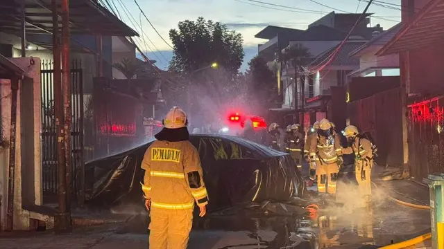 Peristiwa mobil listrik BYD yang mengalami keluarnya asap dari bagian seal di Jakarta sempat menjadi perhatian publik dan menimbulkan kekhawatiran terkait keamanan kendaraan listrik tersebut.
