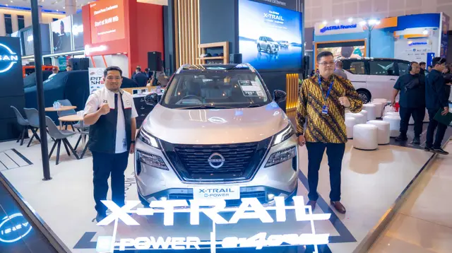 Nissan kembali menunjukkan komitmennya dalam menghadirkan teknologi terbaru dan inovasi di industri otomotif Indonesia melalui keikutsertaannya di GIIAS Surabaya 2025. Pameran otomotif terbesar di Tanah Air ini menjadi panggung strategis bagi Nissan untuk memperkenalkan dua model elektrifikasi unggulan, yaitu Nissan X-Trail dan Serena e-Power, yang diyakini bakal menjadi tren baru di pasar kendaraan ramah lingkungan Indonesia.