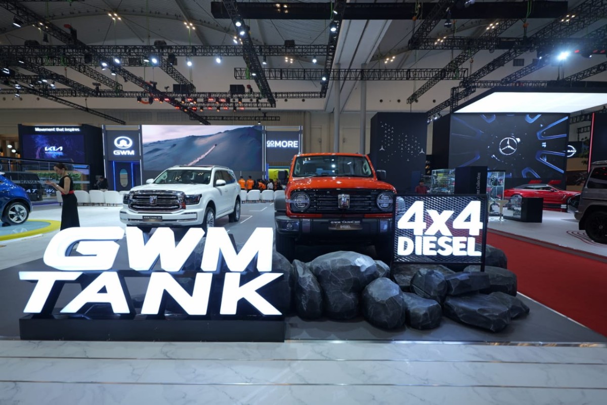 Pameran GAIKINDO Indonesia International Auto Show (GIIAS) 2025 menjadi saksi peluncuran resmi dari salah satu SUV tangguh dari Great Wall Motors (GWM), yaitu Tank 300 Diesel. Kendaraan ini hadir dengan berbagai keunggulan yang tidak hanya menjadikannya pilihan ideal untuk penggemar off-road dan petualangan, tetapi juga sebagai simbol kekuatan dan keandalan dalam berbagai medan berat di Indonesia.