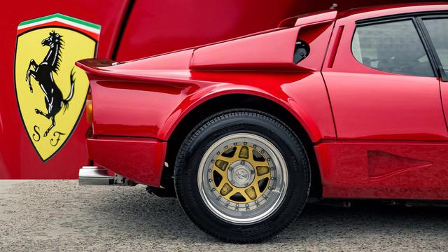 Dalam dunia otomotif, Ferrari selalu dikenal sebagai simbol kecepatan, kemewahan, dan performa luar biasa. Salah satu model legendaris yang pernah mengukir sejarah adalah Ferrari 512 BB, yang kini kembali mencuri perhatian dengan penawaran istimewa dari Koenig.