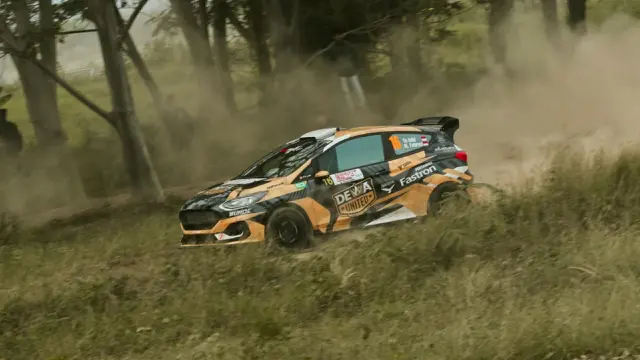 Dewa United Motorsports kembali menunjukkan dominasinya di dunia balap nasional dengan keberhasilannya dalam Kejurnas Sprint Rally Semarang. Melalui perjuangan keras dan strategi matang, tim ini berhasil menguasai semua kelas yang diperlombakan, menegaskan posisinya sebagai salah satu kekuatan utama di ajang balap rally Indonesia.