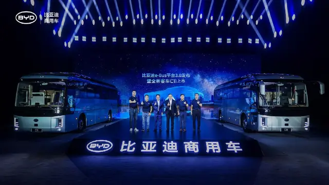 BYD, perusahaan teknologi dan otomotif asal China, kembali menegaskan posisinya sebagai inovator di bidang kendaraan listrik dengan peluncuran bus listrik terbaru yang mengusung arsitektur 1.000 volt pertama di dunia. Inovasi ini menandai langkah maju signifikan dalam pengembangan transportasi ramah lingkungan, menawarkan performa yang lebih tinggi, efisiensi energi yang lebih baik, dan pengalaman berkendara yang lebih canggih.